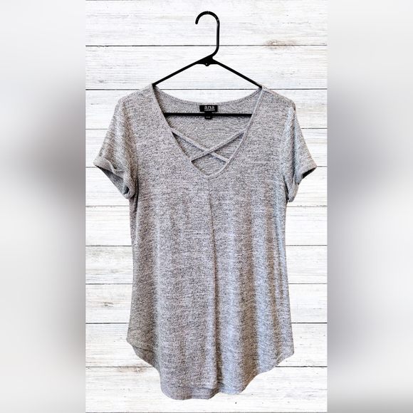 a.n.a. A New Approach Heather Gray Crisscross Top- Small - Picture 3 of 8